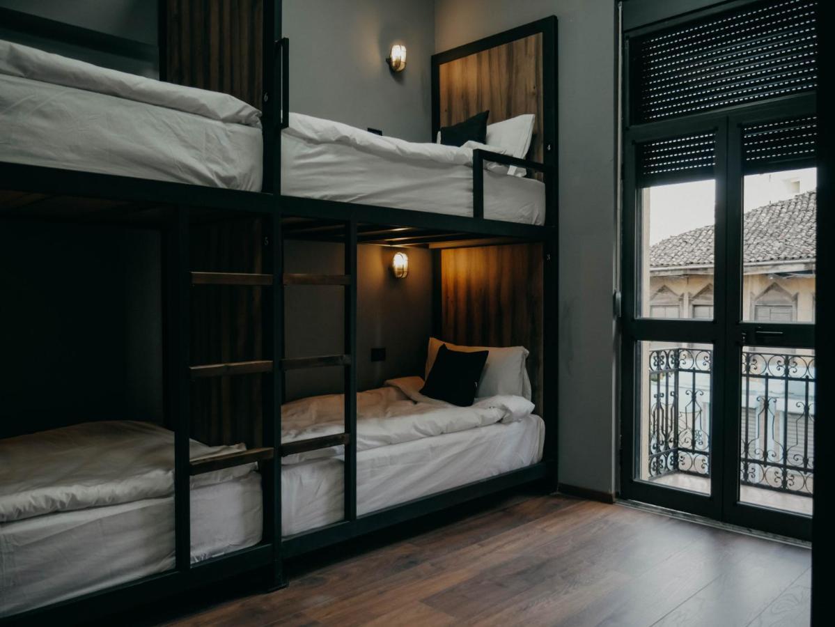 The Maze Hostel Tirana Buitenkant foto
