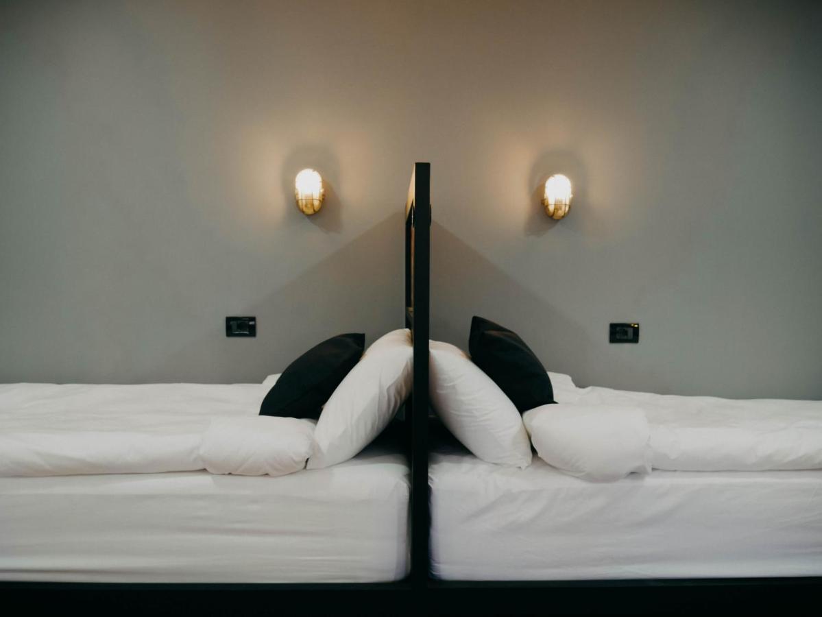 The Maze Hostel Tirana Buitenkant foto