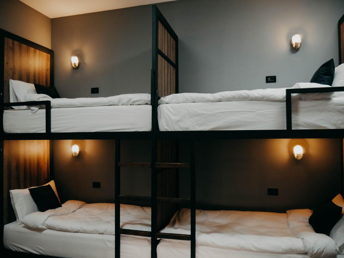 The Maze Hostel Tirana Buitenkant foto