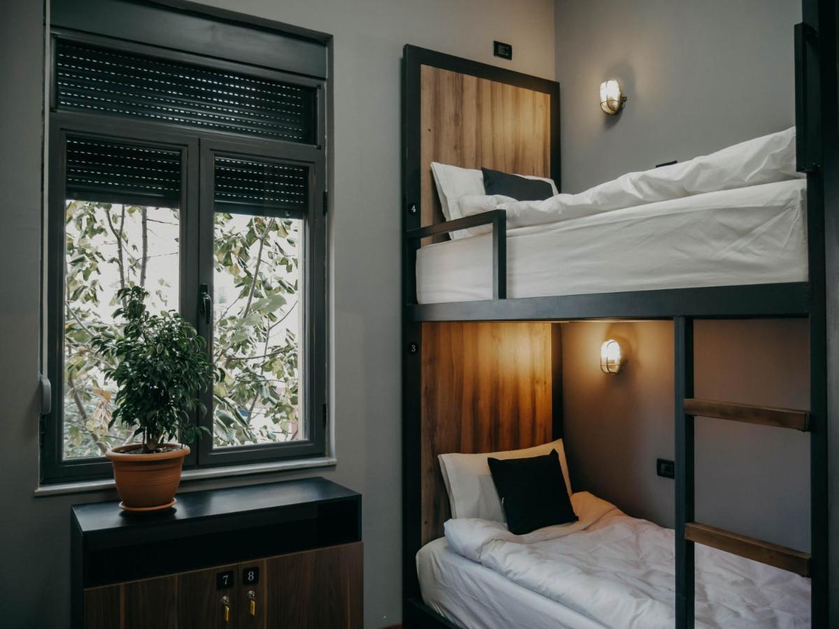 The Maze Hostel Tirana Buitenkant foto
