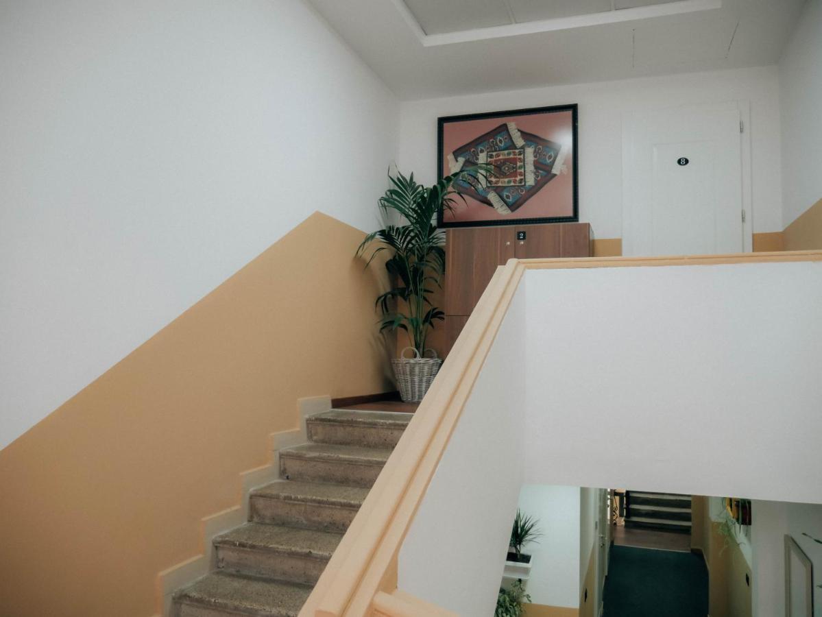 The Maze Hostel Tirana Buitenkant foto