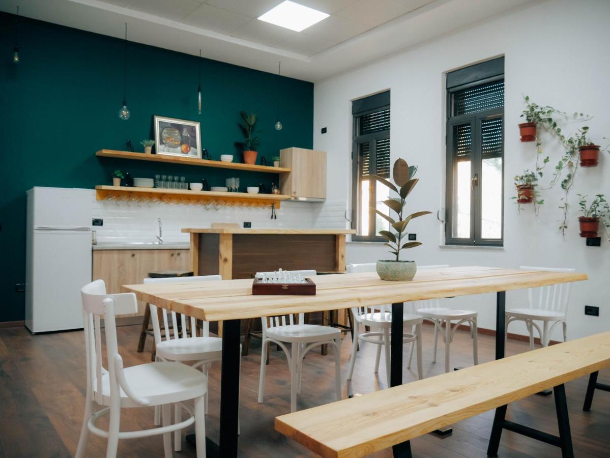 The Maze Hostel Tirana Buitenkant foto