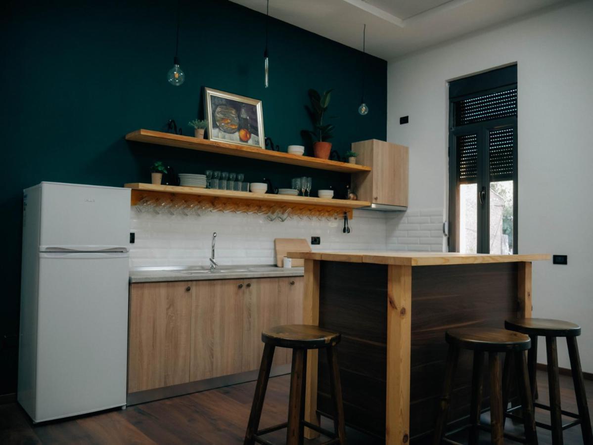 The Maze Hostel Tirana Buitenkant foto