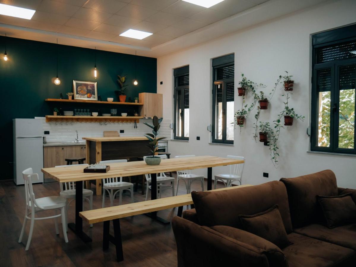 The Maze Hostel Tirana Buitenkant foto