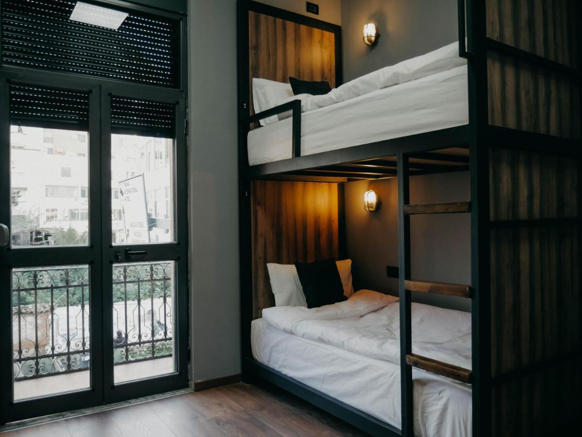 The Maze Hostel Tirana Buitenkant foto