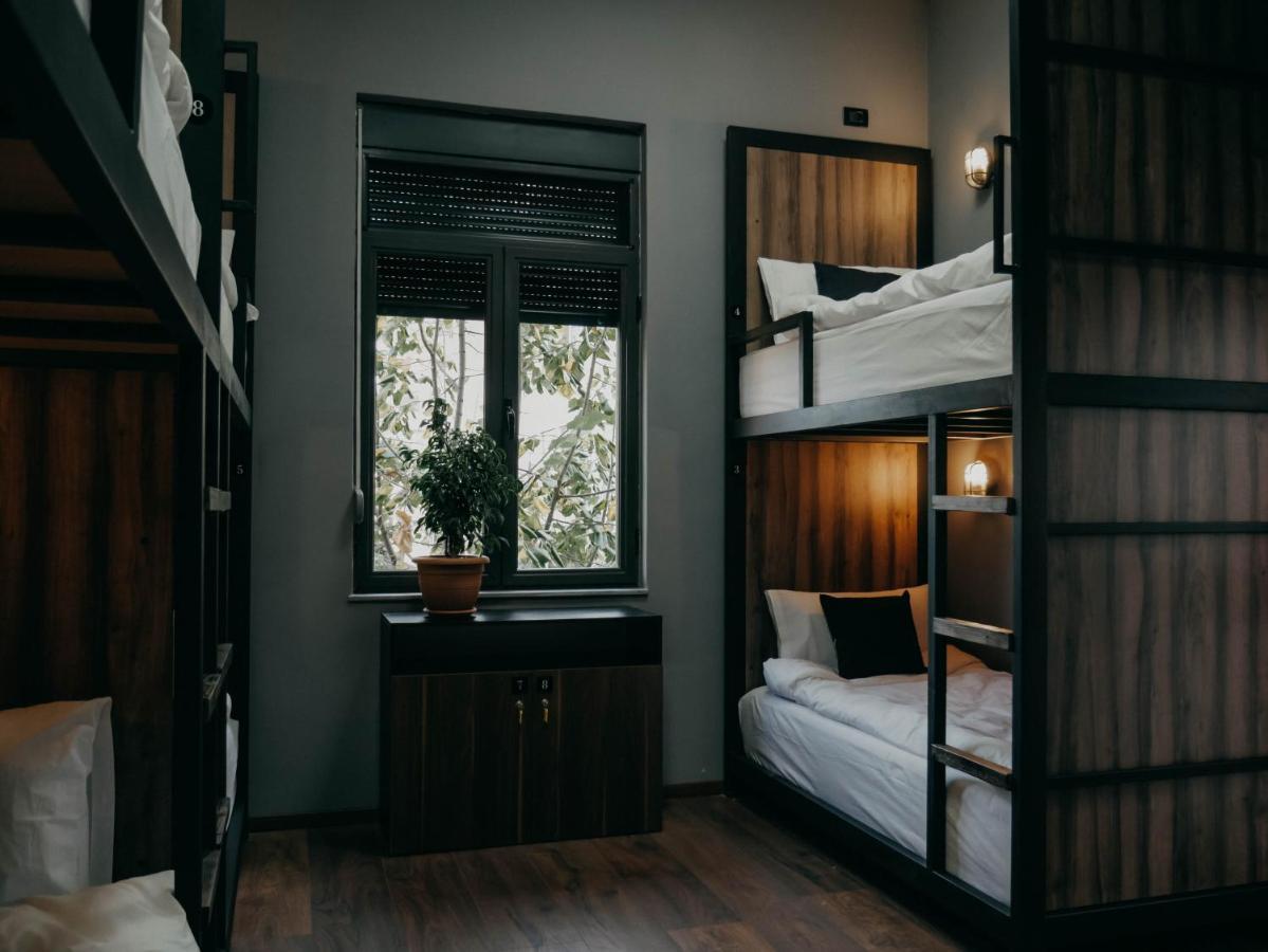 The Maze Hostel Tirana Buitenkant foto